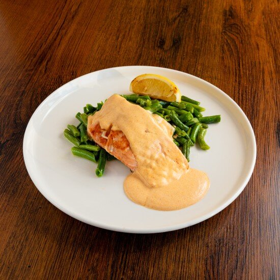 Стейк лосося с соусом том-ям