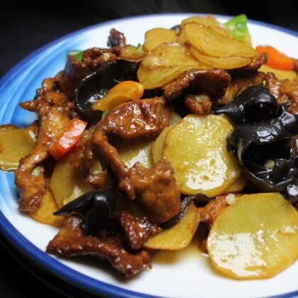 110 Жареная свинина и картофельные чипсы