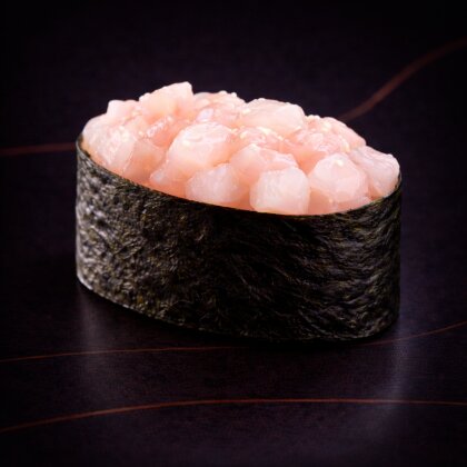 Гункан с окунем