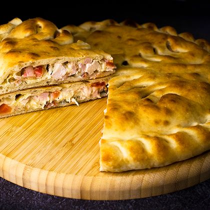 Пирог с беконом и курицей