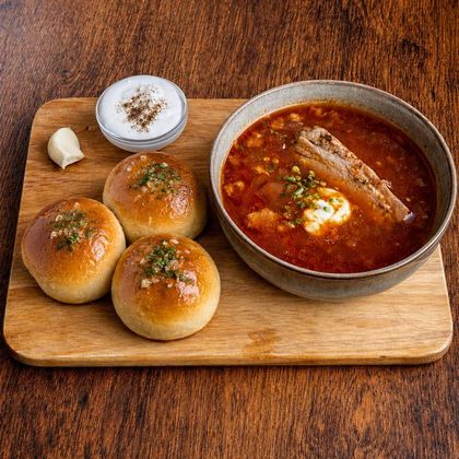 Борщ со свининой и помпушками