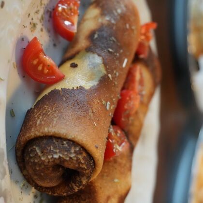 Блины с тунцом и соусом песто