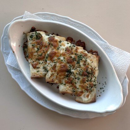 Блины с лососем, сливочным сыром и шпинатом