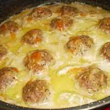 Биточки рубленные из птицы под белым соусом