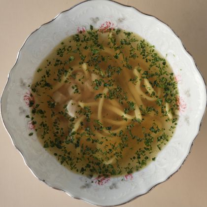 Бульон с цыпленком и лапшой