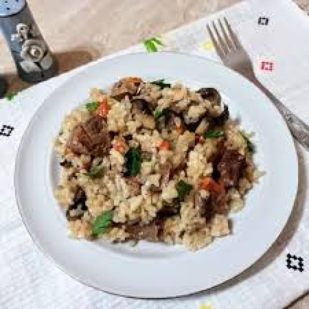 Свинина тушеная с грибами и рисом