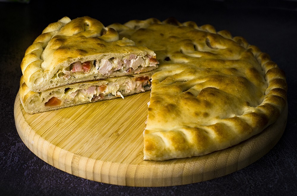Пирог с беконом и курицей