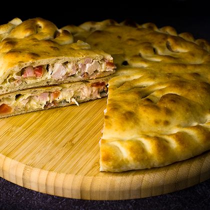 Пирог с беконом и курицей