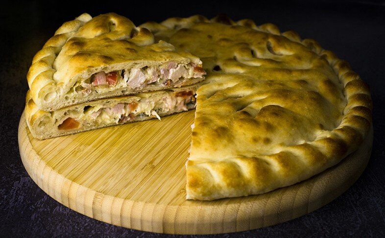 Пирог с беконом и курицей