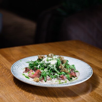 Вителло тоннато с хрустящими каперсами