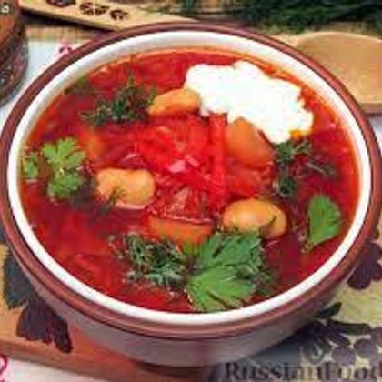 Борщ с фасолью мясом со сметаной