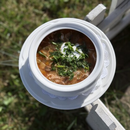 Рассольник со сметаной, мясом 
и зеленью