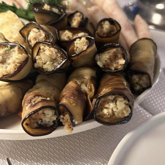 Рулетики из баклажана