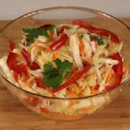 Салат из свежей капусты с огурцом , перцем и заправкой