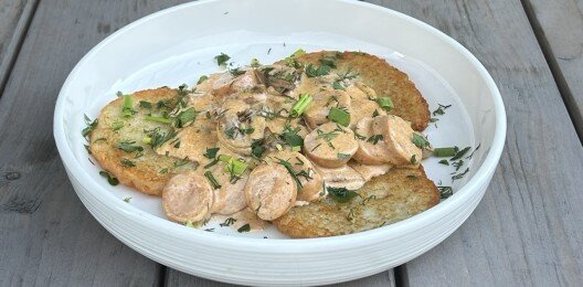 Драники с колбасками и грибами