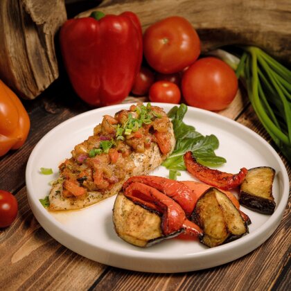Куриное филе с печёными овощами