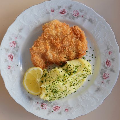 Шницель из цыпленка с картофельным пюре