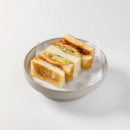 Катсу сандоз с цыпленком и японским bbq