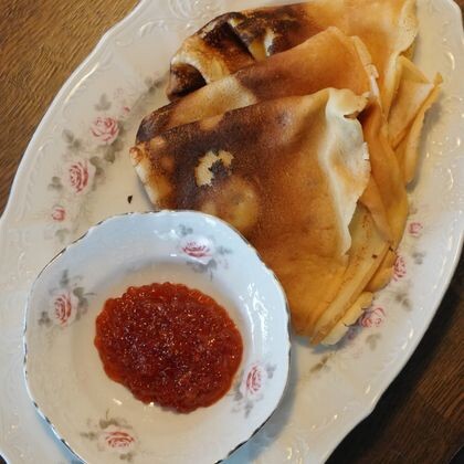 Блины с красной лососевой икрой