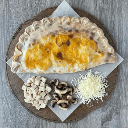 Мини-кальцоне с курицей и шампиньонами