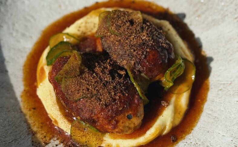 Котлеты из цыплёнка с картофельным пюре и пикули