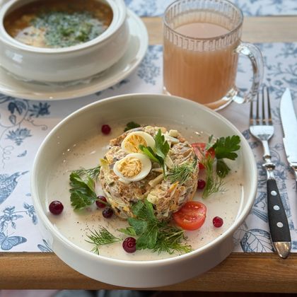 Салат Праздничный с говядиной, грибами и полесской клюквой