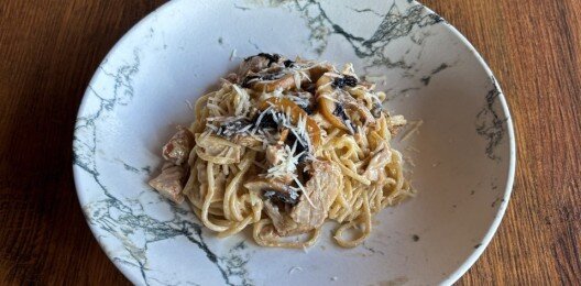 Паста с цыпленком и грибами