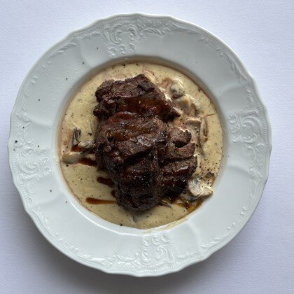 Медальоны из говядины со сливочно-трюфельным соусом