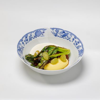 Говядина, пюре картофельное, кунжутный огурец