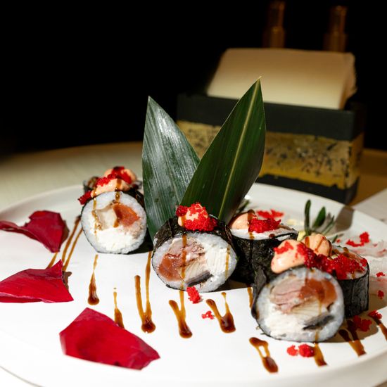 Ролл с тремя видами рыбы