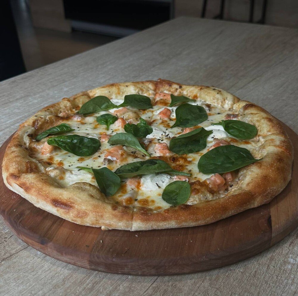 Пицца "Сливочный лосось"