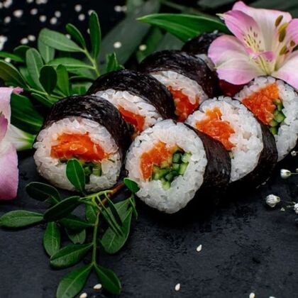 Ролл «Сяке каппа маки»