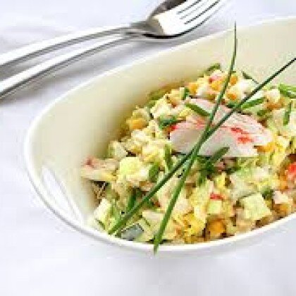 Салат из пекинской капусты с крабовыми палочками с огурцом и кукурузой