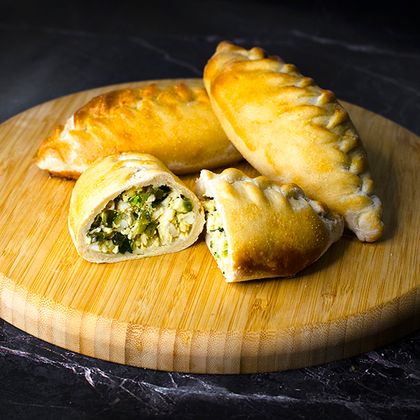 Пирожки с яйцом и зеленым луком (5 штук)