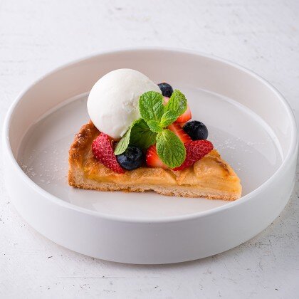 Тарт из местных яблок с португальским кремом