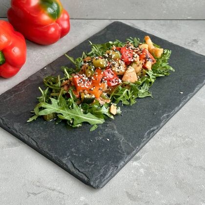 Теплый салат с морепродуктами