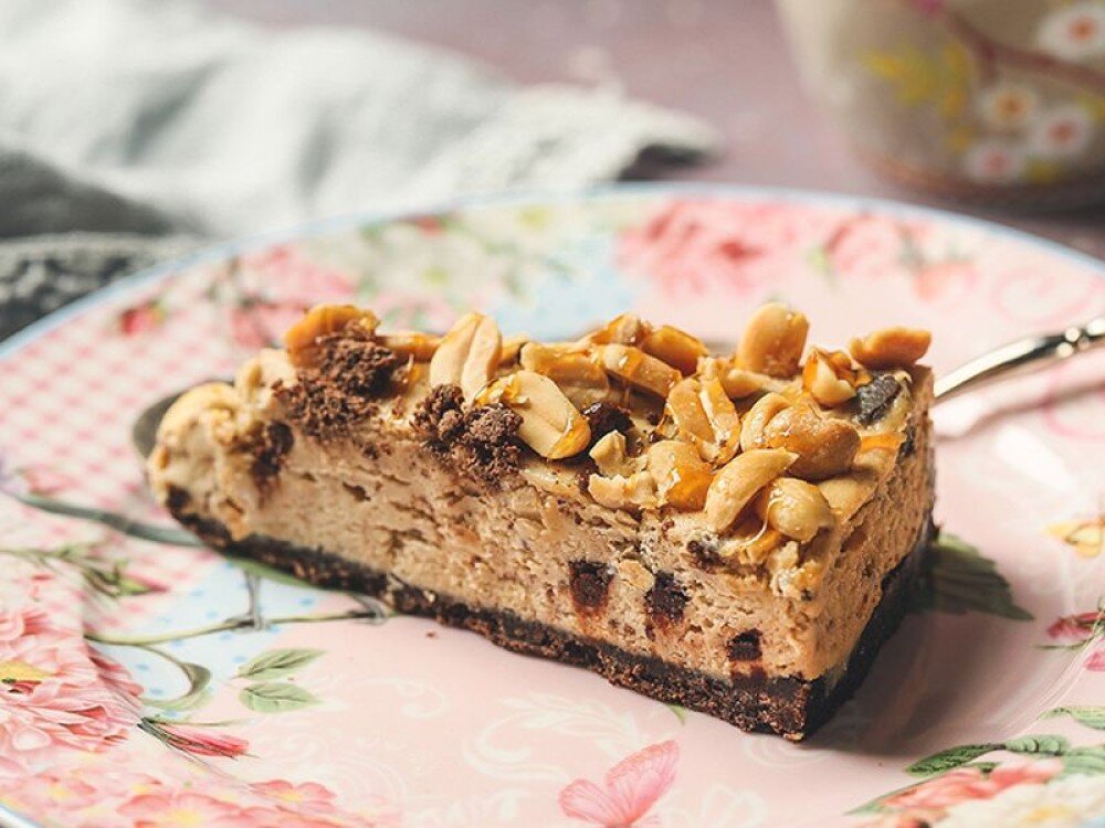 Торт «Чизкейк», карамельный с арахисом