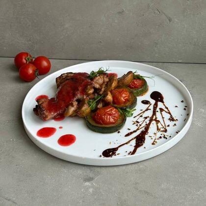 Куриное бедро с клюквенным соусе