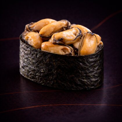 Гункан с мидиями