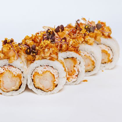 С крабом, креветкой темпура и угрем