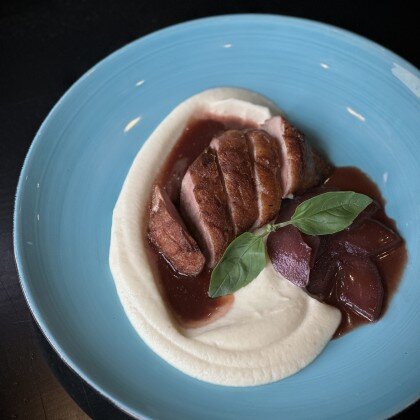 Утиная грудка с пюре из сельдерея