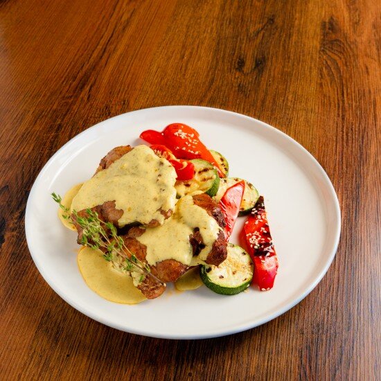 Куриное бедро с овщами и соусом карри