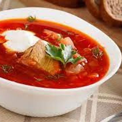 Борщ украинский с мясом и сметаной