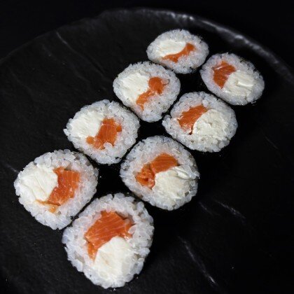 Ролл с лососем