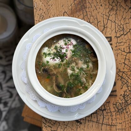 Перловый суп с грибами и сметаной