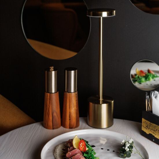 Тунец татаки под соусом виттело тоннато