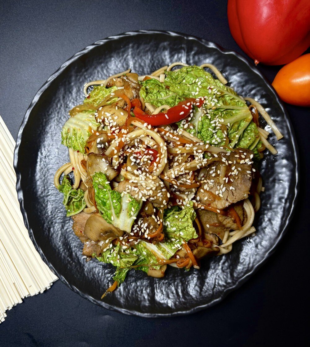 Лапша удон со свининой в кисло-сладком соусе