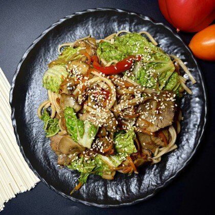 Лапша удон со свининой в кисло-сладком соусе