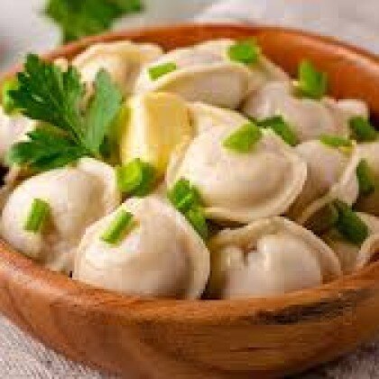 Пельмени  с мясом птицы отварные с маслом и сметаной