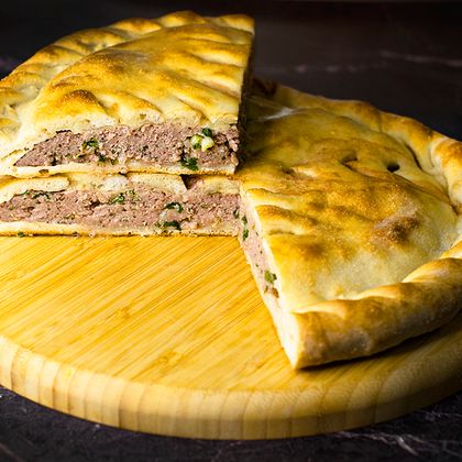 Пирог с говядиной и петрушкой